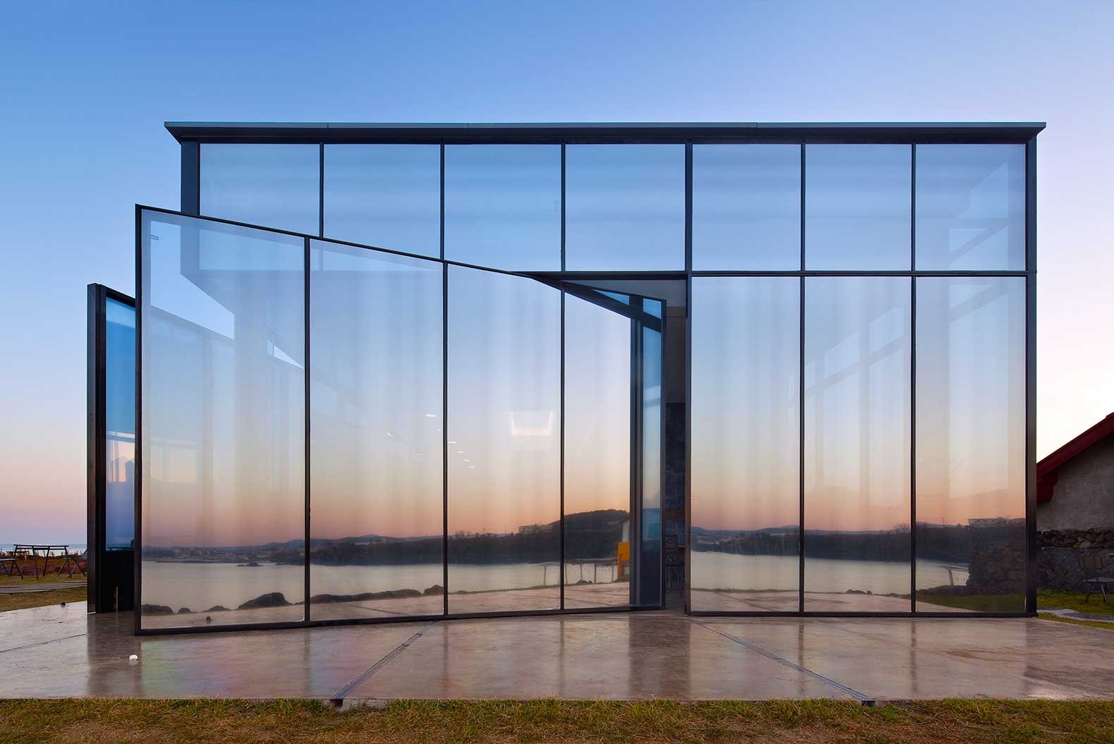 Construction Glass Supplier UAE Contractor