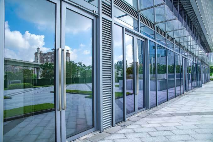 Construction Glass Supplier UAE Contractor
